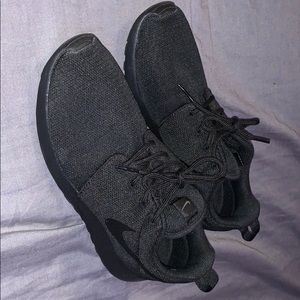 Women’s Nike roshes